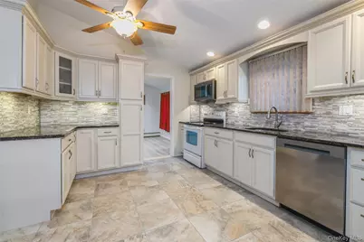 26 Huxley Lane, Ronkonkoma, NY 11779 - Photo 7