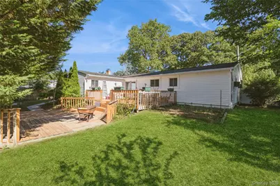 26 Huxley Lane, Ronkonkoma, NY 11779 - Photo 33