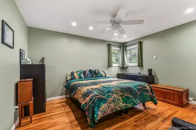 194 Missouri Avenue, Bay Shore, NY 11706 - Photo 9