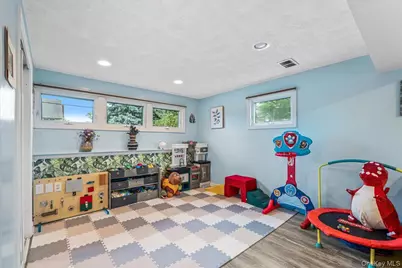 194 Missouri Avenue, Bay Shore, NY 11706 - Photo 15