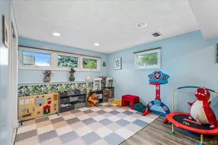 194 Missouri Ave, Bay Shore, NY 11706 - Photo 15