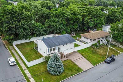 194 Missouri Avenue, Bay Shore, NY 11706 - Photo 25
