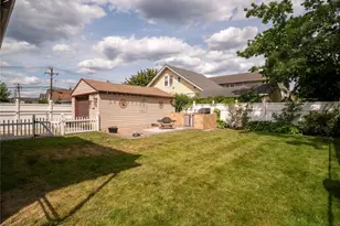 9 Satterie Ave, Valley Stream, NY 11580 - Photo 19
