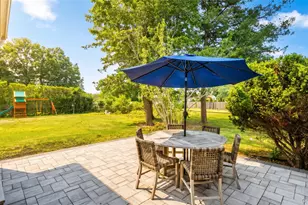 209 Loop Dr, Sayville, NY 11782 - Photo 19