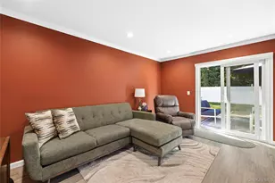 17 Harmony Ln, Glen Cove, NY 11542 - Photo 9