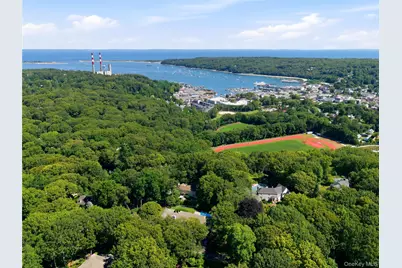 406 Brook Road, Port Jefferson, NY 11777 - Photo 41
