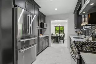 38 Bayview Terrace, Manhasset, NY 11030 - Photo 11