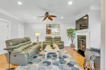 19 Meadow Court, Oakdale, NY 11769 - Photo 9