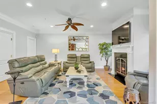 19 Meadow Ct, Oakdale, NY 11769 - Photo 9