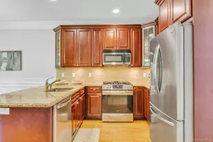 19 Meadow Ct, Oakdale, NY 11769 - Photo 11