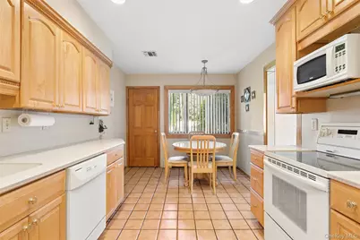 27 Spacecraft Lane, Hauppauge, NY 11788 - Photo 9