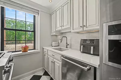 192 Garth Road #TM, Scarsdale, NY 10583 - Photo 9