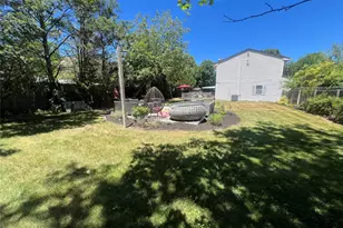 2 Peters Ln, Port Jefferson Station, NY 11776 - Photo 5
