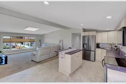1602 Noble Street, East Meadow, NY 11554 - Photo 21