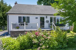 38 Oakwood St, Greenlawn, NY 11740 - Photo 3