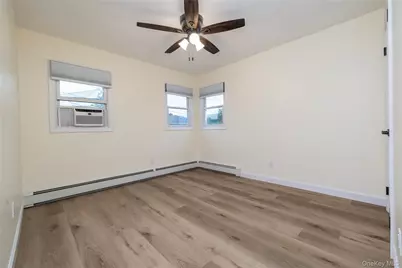 542 E Pine Street #Upper, Long Beach, NY 11561 - Photo 15