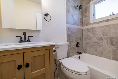 542 E Pine Street #Upper, Long Beach, NY 11561 - Photo 19