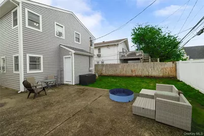 542 E Pine Street #Upper, Long Beach, NY 11561 - Photo 23