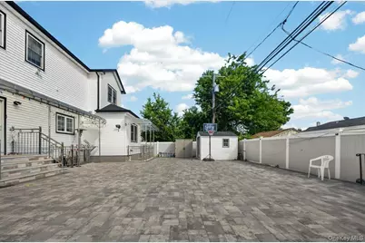 84 Choir Lane, Westbury, NY 11590 - Photo 27