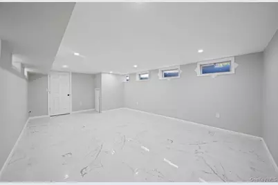 530 Washington Avenue, West Hempstead, NY 11552 - Photo 27