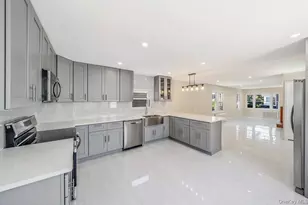 530 Washington Ave, West Hempstead, NY 11552 - Photo 15