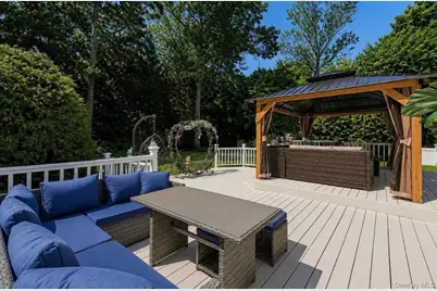 10 Chapel Hill Road, Lake Grove, NY 11755 - Photo 5