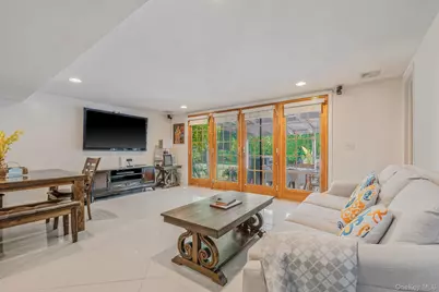 540 Scudder Avenue, Copiague, NY 11726 - Photo 23