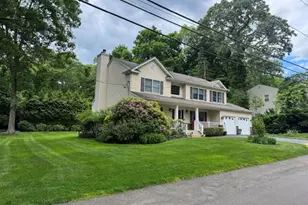 41 Shady Ln, Huntington, NY 11743 - Photo 3