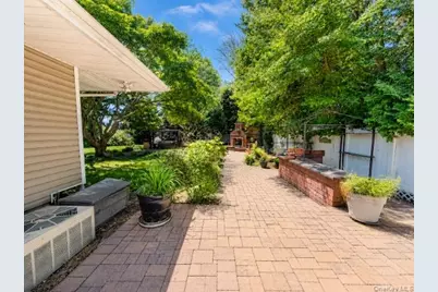 21 Kevin Road, Commack, NY 11725 - Photo 3