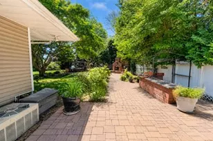 21 Kevin Rd, Commack, NY 11725 - Photo 3