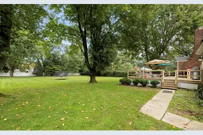 240 Plainview Road, Woodbury, NY 11797 - Photo 17