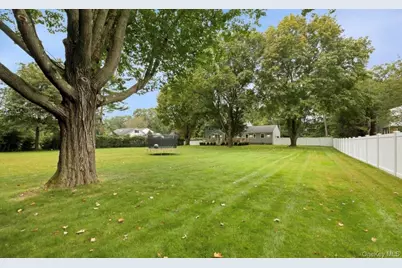 240 Plainview Road, Woodbury, NY 11797 - Photo 19