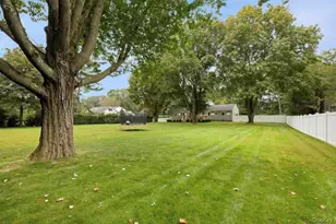 240 Plainview Rd, Woodbury, NY 11797 - Photo 19