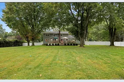 240 Plainview Road, Woodbury, NY 11797 - Photo 15