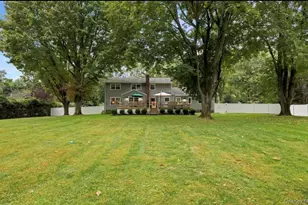 240 Plainview Rd, Woodbury, NY 11797 - Photo 15