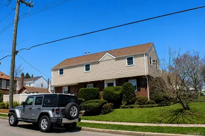 21104 Richland Avenue, Oakland Gardens, NY 11364 - Photo 5