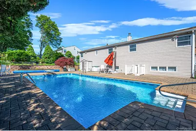 158 Saint Nicholas Avenue, Smithtown, NY 11787 - Photo 35