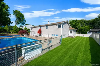 158 Saint Nicholas Avenue, Smithtown, NY 11787 - Photo 37