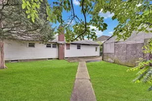 39 3rd Ave, Westbury, NY 11590 - Photo 17