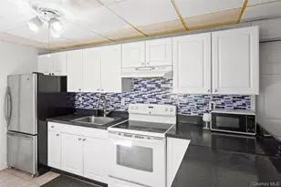 106 Chanel Dr E, Shirley, NY 11967 - Photo 25