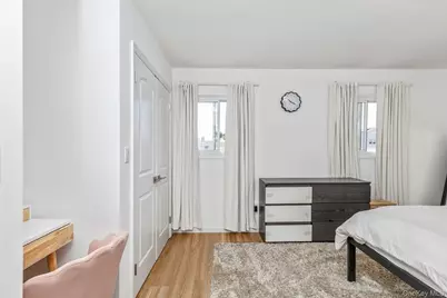 21 Pinetree Avenue, Hicksville, NY 11801 - Photo 11