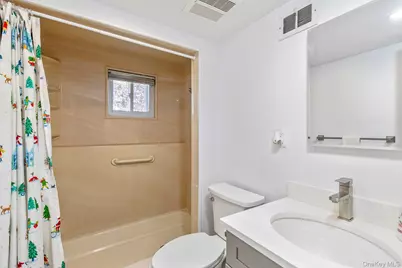 21 Pinetree Avenue, Hicksville, NY 11801 - Photo 19