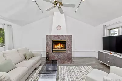 21 Pinetree Avenue, Hicksville, NY 11801 - Photo 17