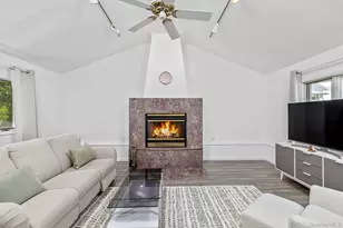 21 Pine Tree Ave, Hicksville, NY 11801 - Photo 17