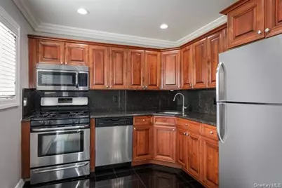 60 Johnson Avenue #4-2B, Sayville, NY 11782 - Photo 3