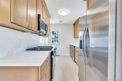 23 Kevin Lane, Bethpage, NY 11714 - Photo 9
