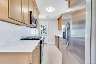 23 Kevin Ln, Bethpage, NY 11714 - Photo 9