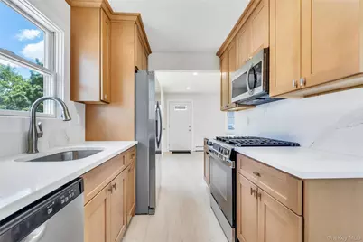 23 Kevin Lane, Bethpage, NY 11714 - Photo 5