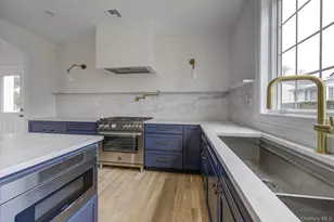 16 Travers St, Manhasset, NY 11030 - Photo 13