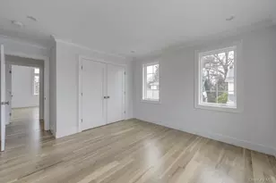 16 Travers St, Manhasset, NY 11030 - Photo 25